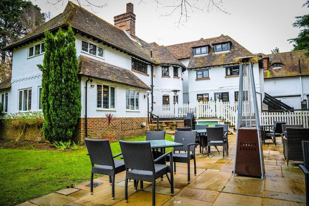 The Roundabout Hotel パルバラ エクステリア 写真